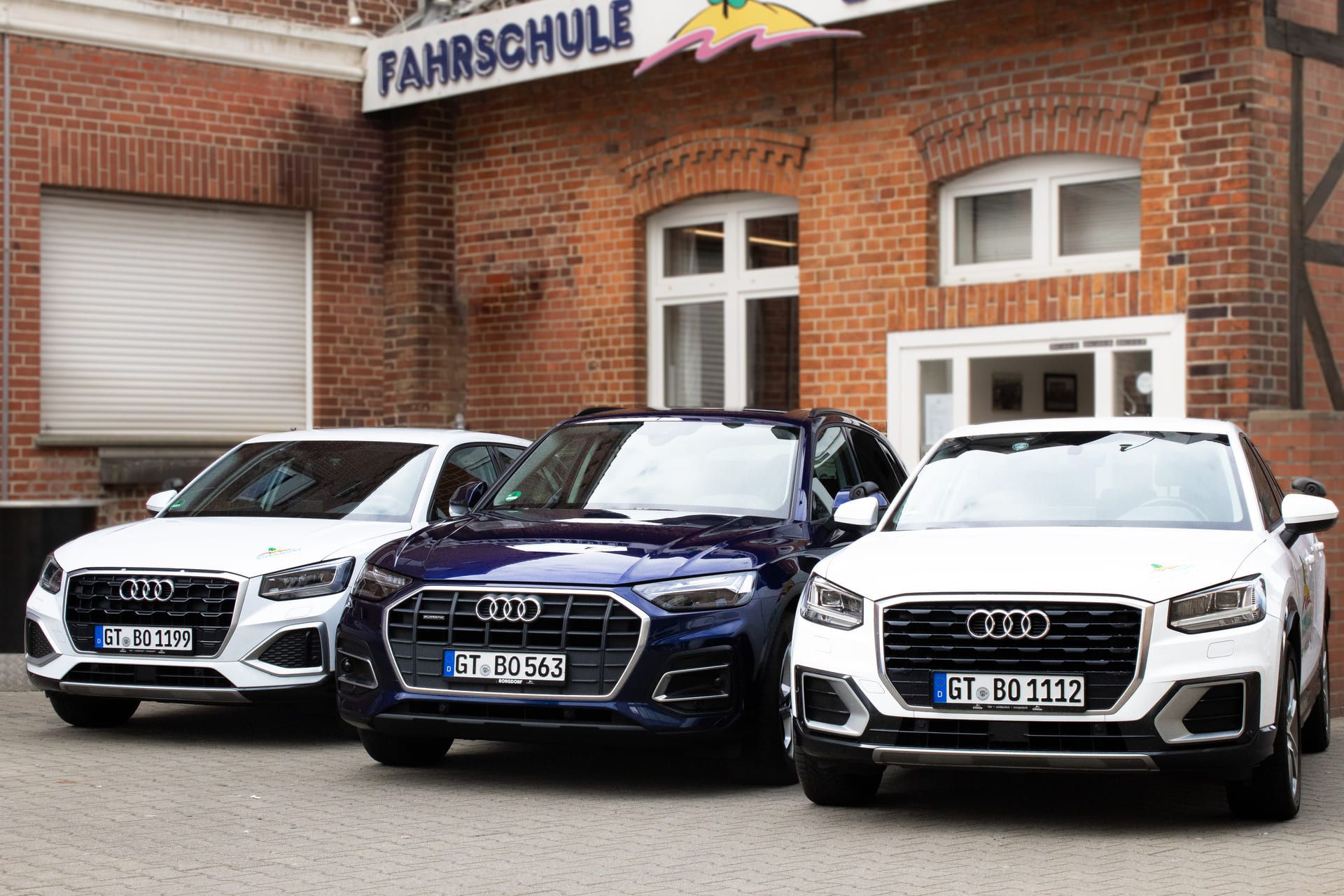 Unsere Autos der Fahrschule Borgdorf in Langenberg vor der Fahrschule